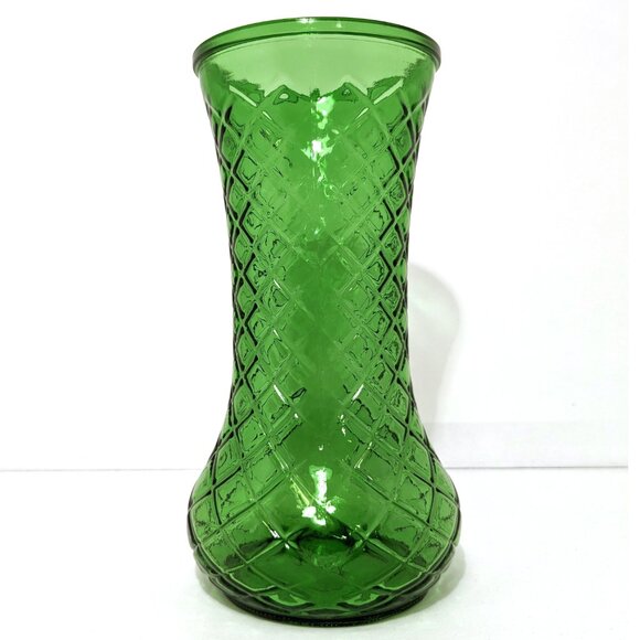 Emerald Green Vase Vintage Hoosier Glass 9 3/4" Tall Quilted Diamond 4081 USA - Picture 2 of 12
